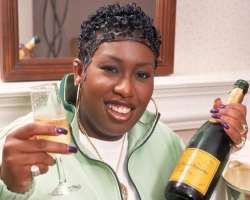 Missy Elliott consuming alcohol